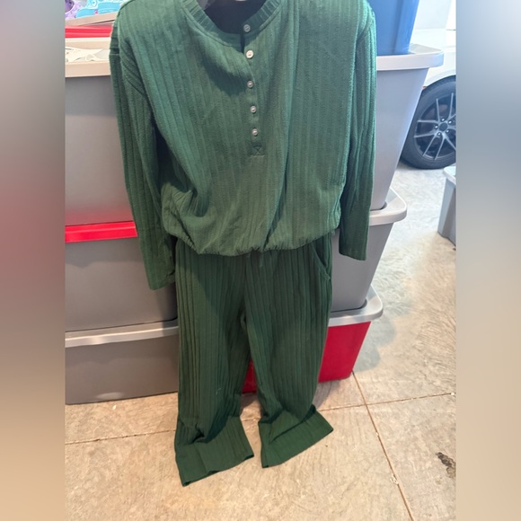 Green Ribbed Lounge Set p11 - Picture 2 of 6